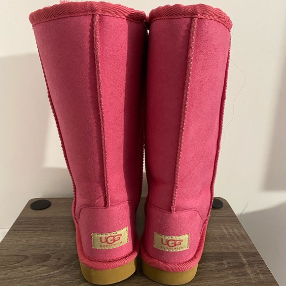 Pink uggs - Picture 3 of 4